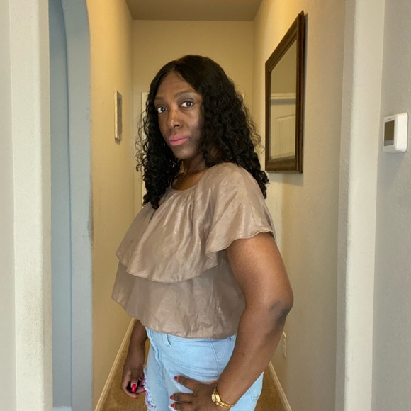 Relaxed Style Ruffled Top - Picture 6 of 16